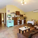 דירה Family-friendly With Swimming Pool Tar - Porec - 22755