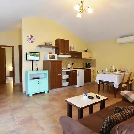 Apartmán Family-friendly With Swimming Pool Tar - Porec - 22755