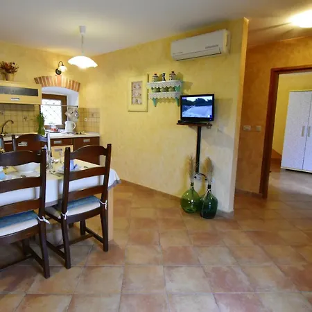 Family-friendly With Swimming Pool Tar - Porec - 22755 Apartmán