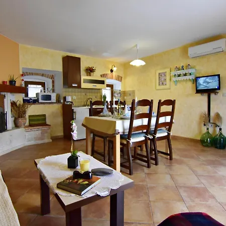 Family-friendly With Swimming Pool Tar - Porec - 22755 Apartmán